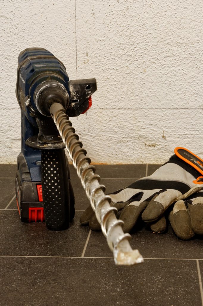 image of impact drill and gloves to illustrate blog by Elmelin on mica sheet 