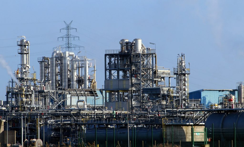 Image of Industrial plant for blog by Elmelin about the properties of Elmtherm