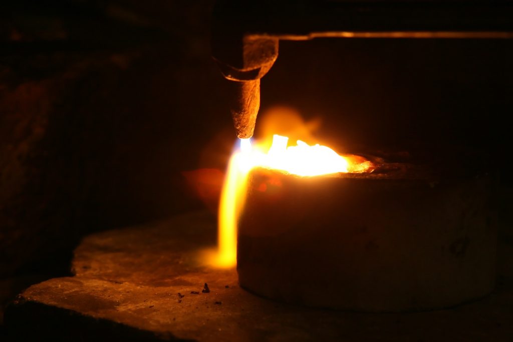 image of aluminium being smelted for blog by Elmelin on Which Metals Dissipate Heat the Best